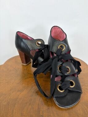 John Fluevog Black With Pink Interior Lace Up Sandals Size 10 5
